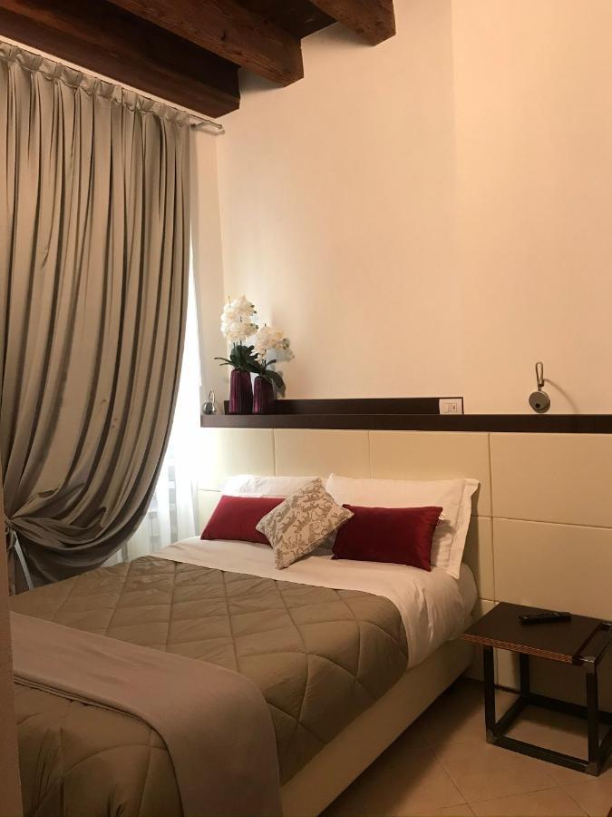 Verona Porta Borsari Relais Exteriör bild